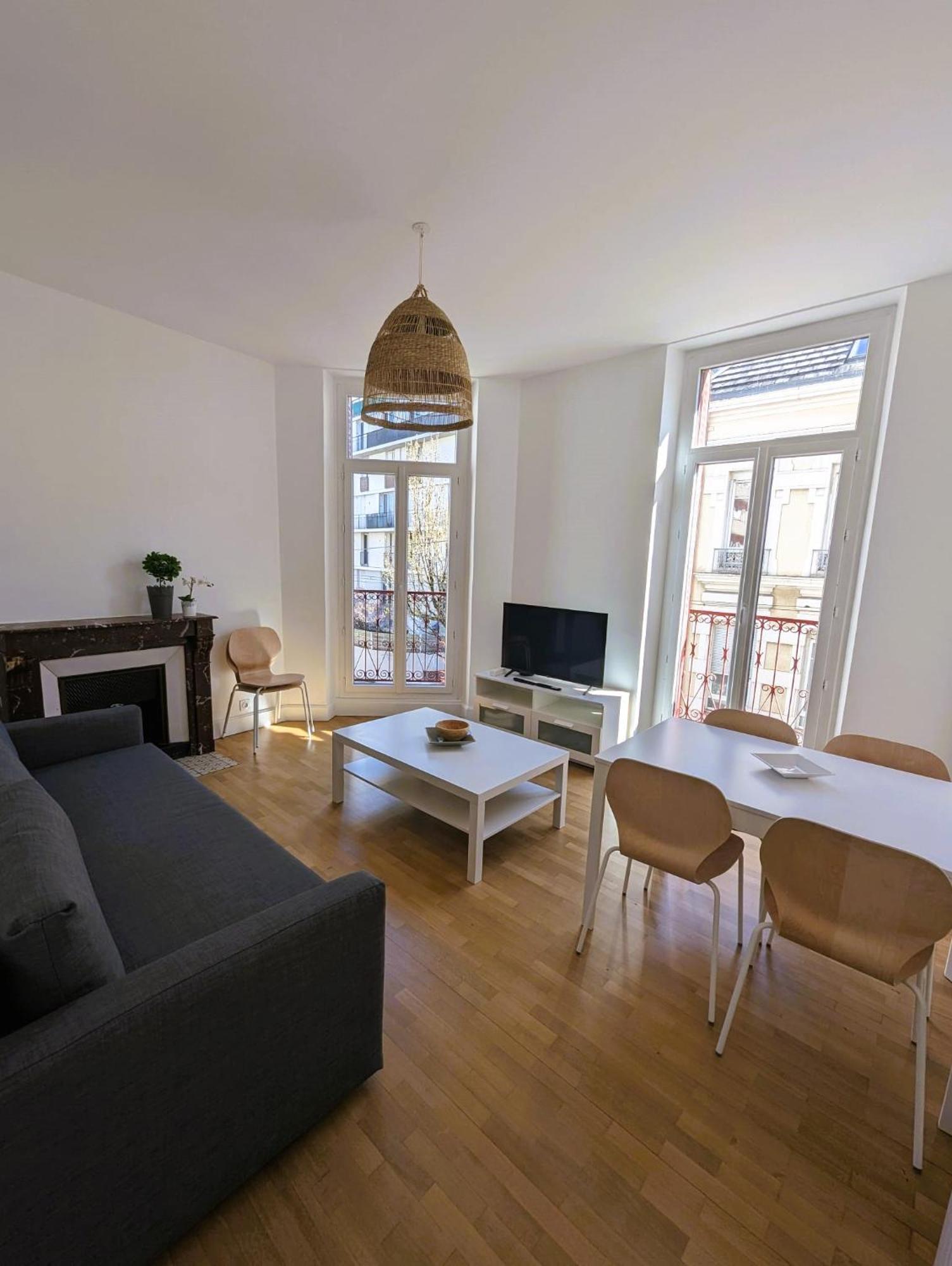 102 - Appart Renove Avec Grand Salon Et 1 Chambre - Tram Et Clinique Mutualiste A 1 Min Grenoble Eksteriør bilde
